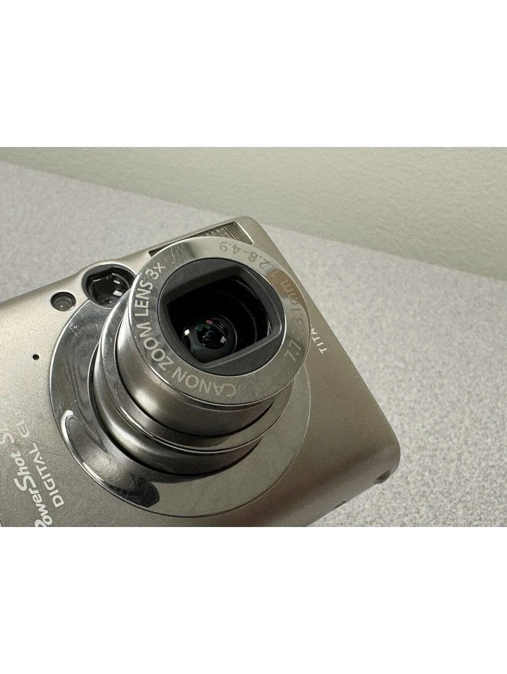 Canon PowerShot Digital ELPH SD900 10MP Camera + Charger/Battery -Tested Works